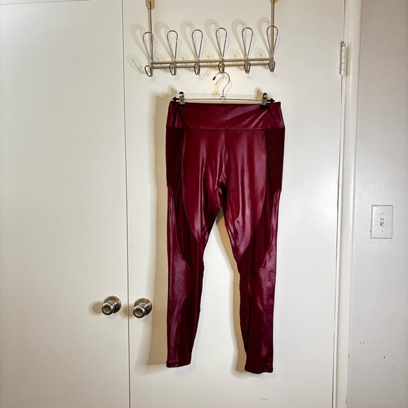 Fabletics Motion365+ Contour High-Waisted Legging in Merlot - Picture 15 of 16